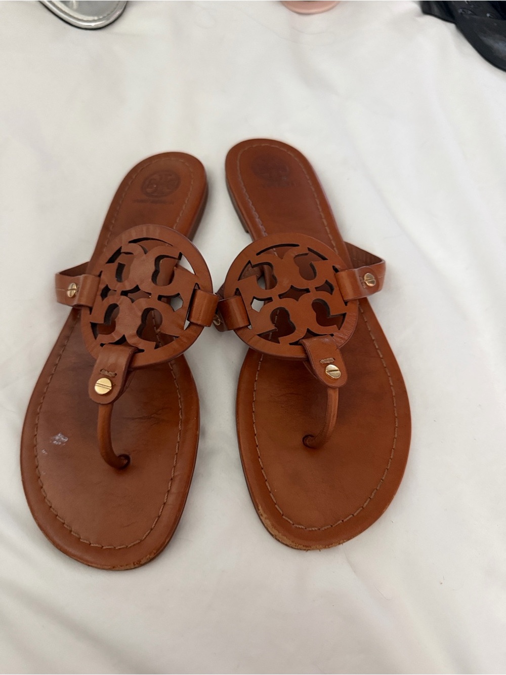 Tory-style Brown Leather Circle-Logo Toe-Post Sandals